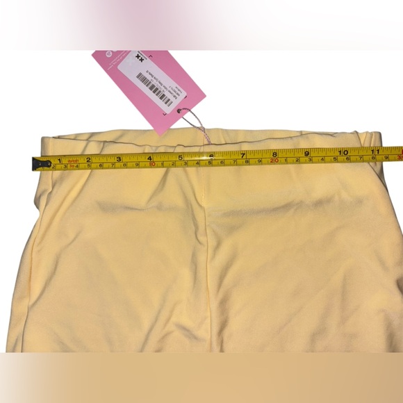 High-Waisted Yellow Slinky Cycle Shorts 🍋 - Picture 10 of 12